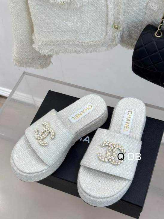 Picture of Chanel Slippers _SKUChanelsz35-40DB03103240